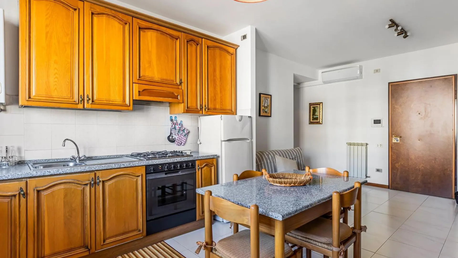 Comfortable Apartment With Parking & Terrace Perugia 0*,