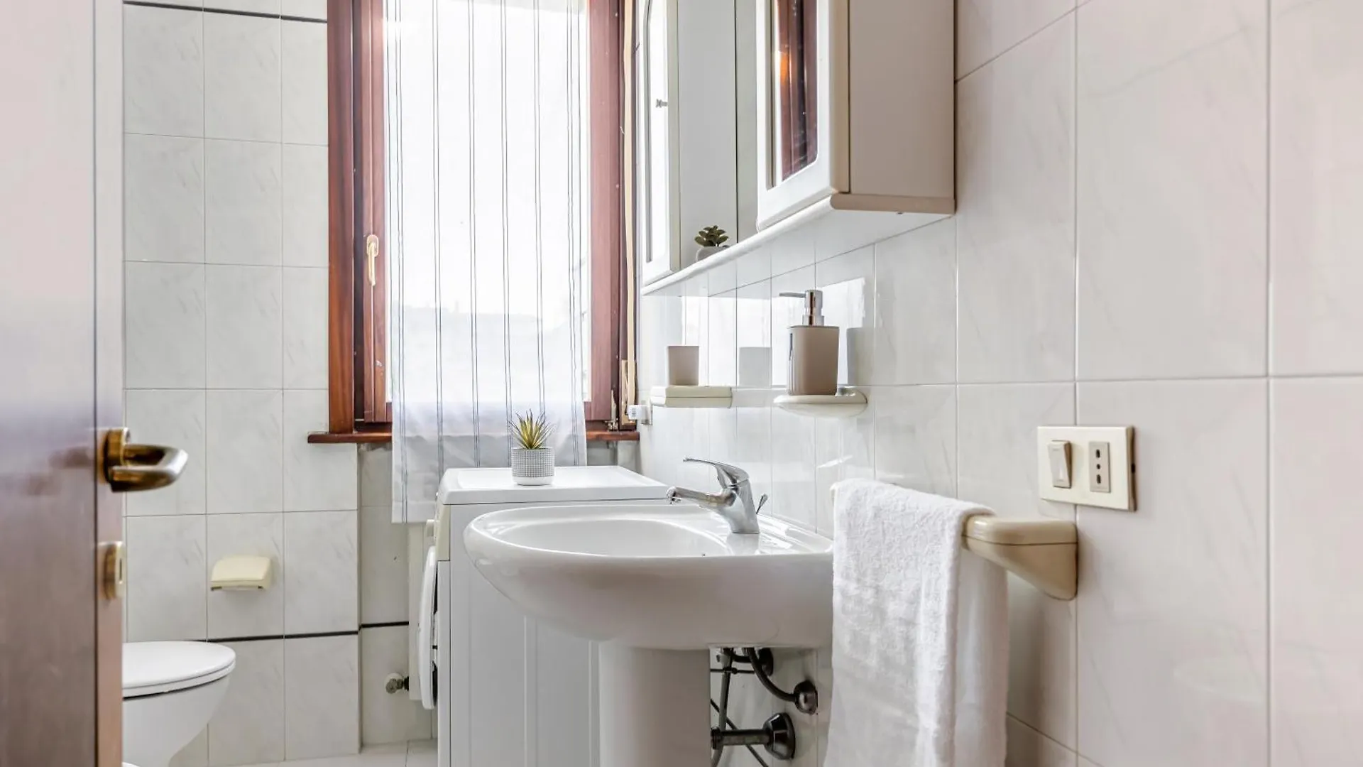 Comfortable Apartment With Parking & Terrace Perugia 0*,  Italy
